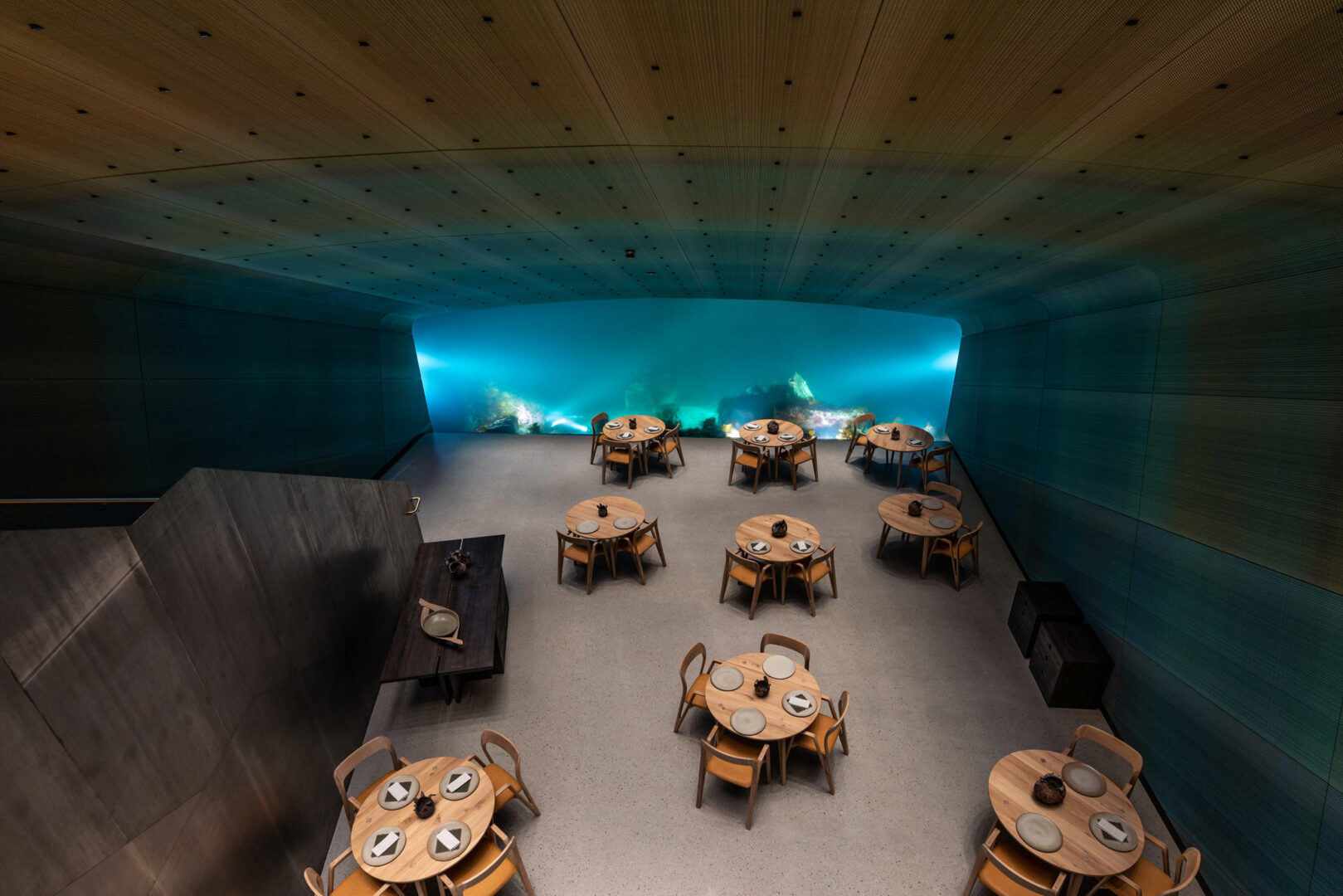 Under - pierwsza podwodna restauracja w Europie 3